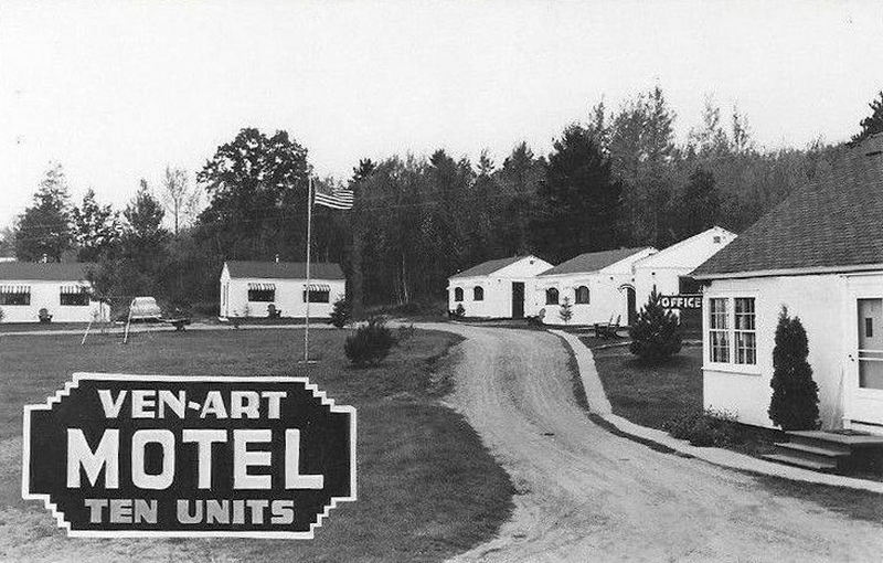 Ven-Art Motel - Vintage Postcard (newer photo)